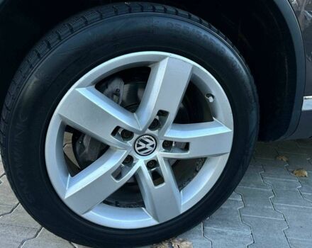 Серый Фольксваген Туарег, объемом двигателя 3 л и пробегом 296 тыс. км за 14490 $, фото 3 на Automoto.ua