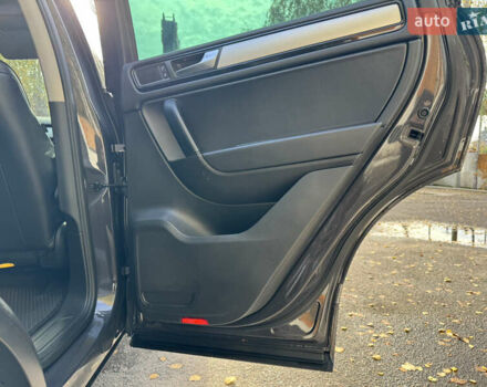 Сірий Фольксваген Туарег, об'ємом двигуна 3 л та пробігом 260 тис. км за 16700 $, фото 52 на Automoto.ua