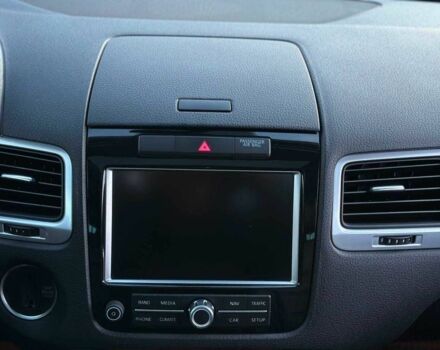 Серый Фольксваген Туарег, объемом двигателя 3 л и пробегом 296 тыс. км за 14490 $, фото 6 на Automoto.ua