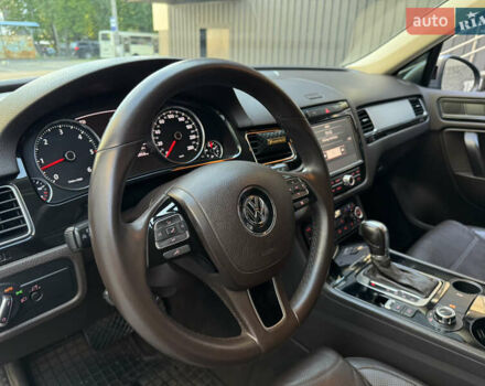 Сірий Фольксваген Туарег, об'ємом двигуна 2.97 л та пробігом 238 тис. км за 18300 $, фото 34 на Automoto.ua