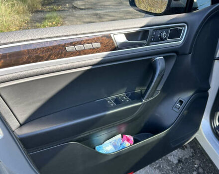 Серый Фольксваген Туарег, объемом двигателя 2.97 л и пробегом 296 тыс. км за 21000 $, фото 8 на Automoto.ua