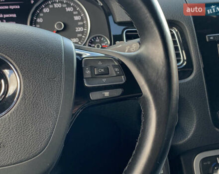 Серый Фольксваген Туарег, объемом двигателя 3 л и пробегом 260 тыс. км за 18899 $, фото 50 на Automoto.ua