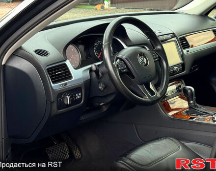 Серый Фольксваген Туарег, объемом двигателя 3 л и пробегом 308 тыс. км за 18500 $, фото 5 на Automoto.ua