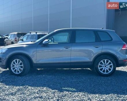 Серый Фольксваген Туарег, объемом двигателя 3 л и пробегом 294 тыс. км за 17890 $, фото 3 на Automoto.ua