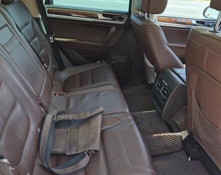 Серый Фольксваген Туарег, объемом двигателя 3 л и пробегом 215 тыс. км за 19300 $, фото 11 на Automoto.ua