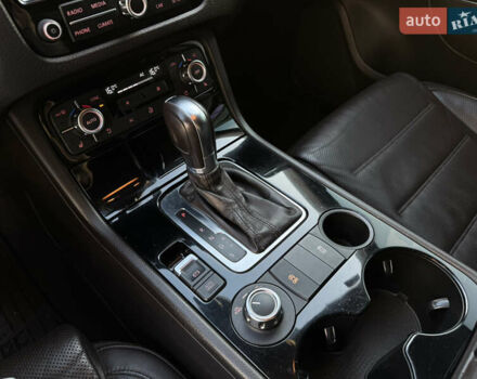 Сірий Фольксваген Туарег, об'ємом двигуна 2.97 л та пробігом 238 тис. км за 18300 $, фото 44 на Automoto.ua