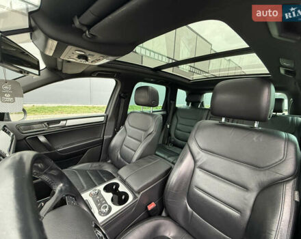 Сірий Фольксваген Туарег, об'ємом двигуна 3 л та пробігом 260 тис. км за 18700 $, фото 46 на Automoto.ua