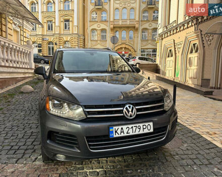 Серый Фольксваген Туарег, объемом двигателя 2.97 л и пробегом 300 тыс. км за 13400 $, фото 12 на Automoto.ua