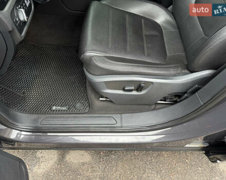 Серый Фольксваген Туарег, объемом двигателя 3 л и пробегом 260 тыс. км за 16700 $, фото 41 на Automoto.ua