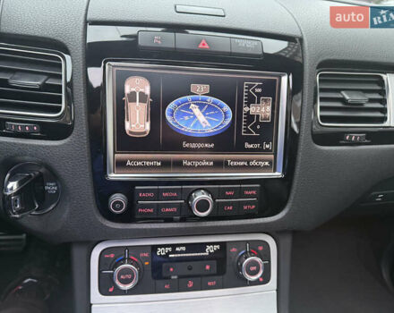 Сірий Фольксваген Туарег, об'ємом двигуна 3 л та пробігом 260 тис. км за 18700 $, фото 71 на Automoto.ua