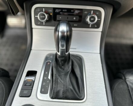 Серый Фольксваген Туарег, объемом двигателя 3 л и пробегом 225 тыс. км за 20000 $, фото 16 на Automoto.ua