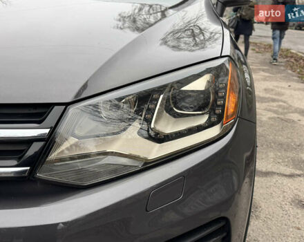 Серый Фольксваген Туарег, объемом двигателя 3 л и пробегом 260 тыс. км за 16700 $, фото 21 на Automoto.ua