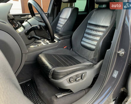 Серый Фольксваген Туарег, объемом двигателя 3 л и пробегом 260 тыс. км за 18899 $, фото 25 на Automoto.ua