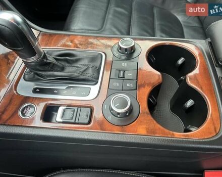 Серый Фольксваген Туарег, объемом двигателя 3 л и пробегом 232 тыс. км за 19700 $, фото 9 на Automoto.ua