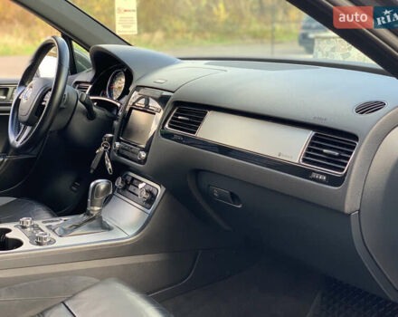 Серый Фольксваген Туарег, объемом двигателя 3 л и пробегом 260 тыс. км за 18899 $, фото 35 на Automoto.ua