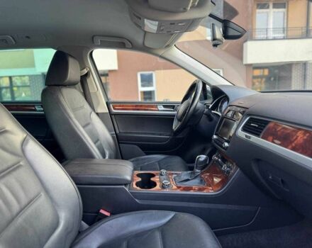 Серый Фольксваген Туарег, объемом двигателя 3 л и пробегом 189 тыс. км за 21500 $, фото 16 на Automoto.ua