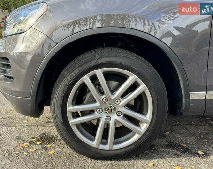 Сірий Фольксваген Туарег, об'ємом двигуна 3 л та пробігом 260 тис. км за 16700 $, фото 20 на Automoto.ua