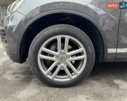 Серый Фольксваген Туарег, объемом двигателя 3 л и пробегом 260 тыс. км за 16700 $, фото 34 на Automoto.ua