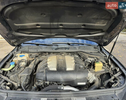 Сірий Фольксваген Туарег, об'ємом двигуна 3 л та пробігом 260 тис. км за 16700 $, фото 70 на Automoto.ua