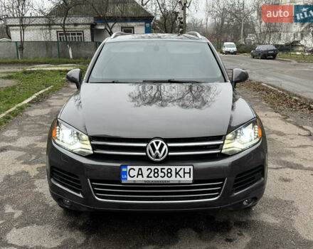 Серый Фольксваген Туарег, объемом двигателя 3 л и пробегом 260 тыс. км за 16700 $, фото 1 на Automoto.ua