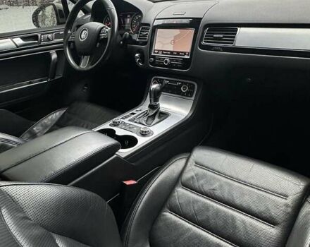 Серый Фольксваген Туарег, объемом двигателя 3 л и пробегом 190 тыс. км за 22700 $, фото 53 на Automoto.ua