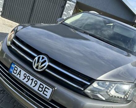 Серый Фольксваген Туарег, объемом двигателя 4.13 л и пробегом 429 тыс. км за 18000 $, фото 5 на Automoto.ua