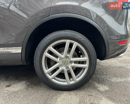 Серый Фольксваген Туарег, объемом двигателя 3 л и пробегом 260 тыс. км за 16700 $, фото 33 на Automoto.ua