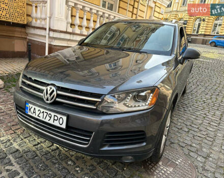 Серый Фольксваген Туарег, объемом двигателя 2.97 л и пробегом 300 тыс. км за 13400 $, фото 14 на Automoto.ua