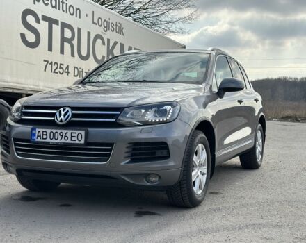 Серый Фольксваген Туарег, объемом двигателя 3 л и пробегом 225 тыс. км за 20000 $, фото 2 на Automoto.ua