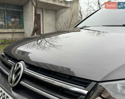 Серый Фольксваген Туарег, объемом двигателя 3 л и пробегом 260 тыс. км за 16700 $, фото 25 на Automoto.ua