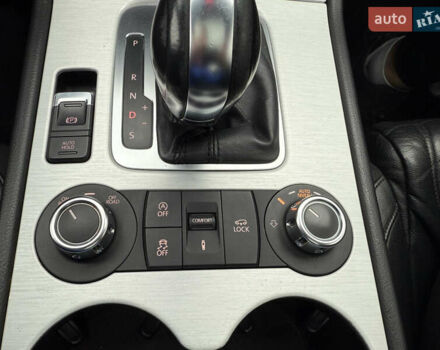 Сірий Фольксваген Туарег, об'ємом двигуна 3 л та пробігом 260 тис. км за 18700 $, фото 63 на Automoto.ua