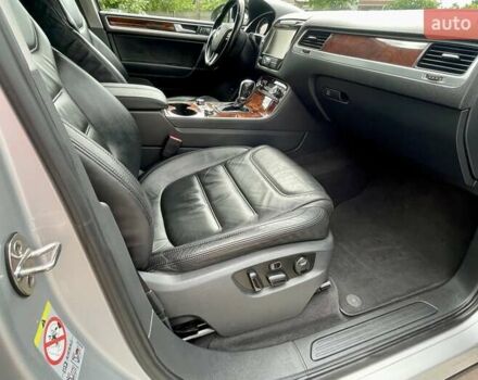 Серый Фольксваген Туарег, объемом двигателя 3 л и пробегом 232 тыс. км за 19700 $, фото 21 на Automoto.ua