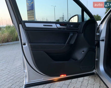 Сірий Фольксваген Туарег, об'ємом двигуна 2.97 л та пробігом 211 тис. км за 20299 $, фото 22 на Automoto.ua