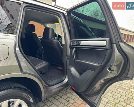 Серый Фольксваген Туарег, объемом двигателя 2.97 л и пробегом 285 тыс. км за 16990 $, фото 37 на Automoto.ua