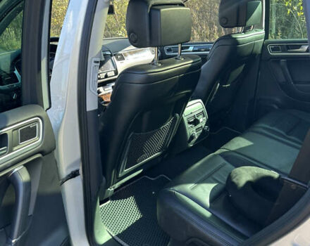 Серый Фольксваген Туарег, объемом двигателя 2.97 л и пробегом 296 тыс. км за 21000 $, фото 12 на Automoto.ua