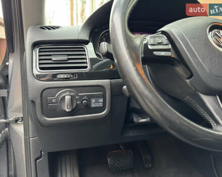 Серый Фольксваген Туарег, объемом двигателя 2.97 л и пробегом 285 тыс. км за 16990 $, фото 20 на Automoto.ua