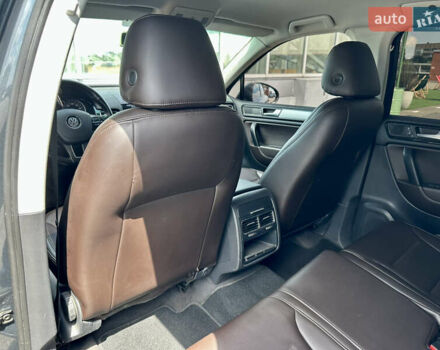 Серый Фольксваген Туарег, объемом двигателя 3 л и пробегом 226 тыс. км за 15490 $, фото 35 на Automoto.ua