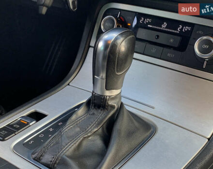 Серый Фольксваген Туарег, объемом двигателя 3 л и пробегом 260 тыс. км за 18899 $, фото 41 на Automoto.ua