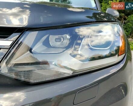 Серый Фольксваген Туарег, объемом двигателя 3 л и пробегом 278 тыс. км за 16999 $, фото 3 на Automoto.ua