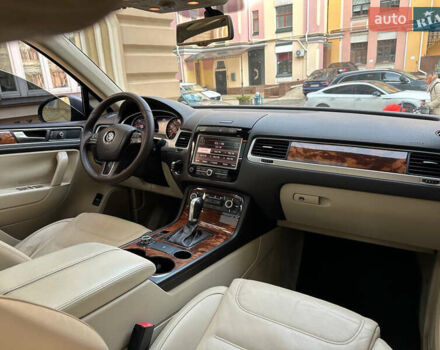 Серый Фольксваген Туарег, объемом двигателя 2.97 л и пробегом 300 тыс. км за 13400 $, фото 33 на Automoto.ua