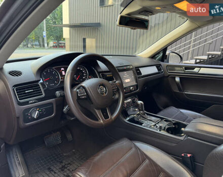 Сірий Фольксваген Туарег, об'ємом двигуна 2.97 л та пробігом 238 тис. км за 18300 $, фото 33 на Automoto.ua