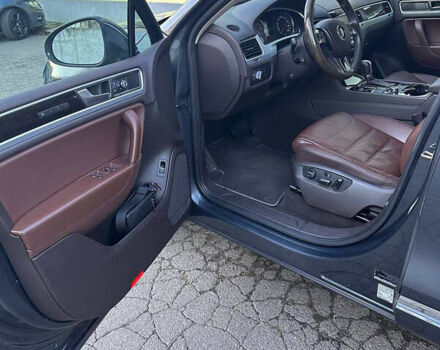 Серый Фольксваген Туарег, объемом двигателя 3.6 л и пробегом 196 тыс. км за 15999 $, фото 5 на Automoto.ua