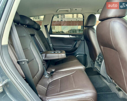 Серый Фольксваген Туарег, объемом двигателя 3 л и пробегом 226 тыс. км за 15490 $, фото 38 на Automoto.ua