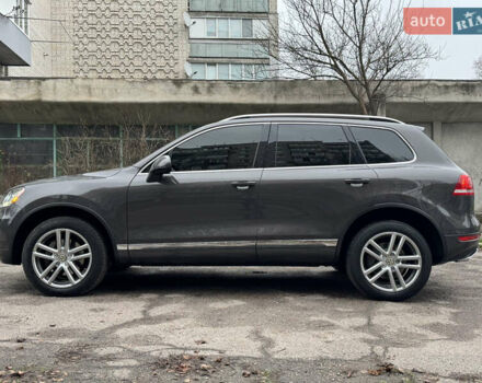Серый Фольксваген Туарег, объемом двигателя 3 л и пробегом 260 тыс. км за 16700 $, фото 14 на Automoto.ua