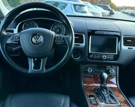 Серый Фольксваген Туарег, объемом двигателя 3 л и пробегом 296 тыс. км за 14490 $, фото 4 на Automoto.ua