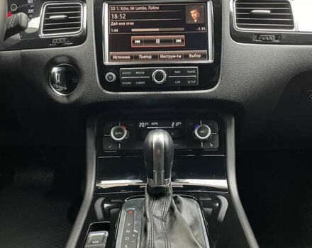 Сірий Фольксваген Туарег, об'ємом двигуна 3 л та пробігом 207 тис. км за 21500 $, фото 1 на Automoto.ua