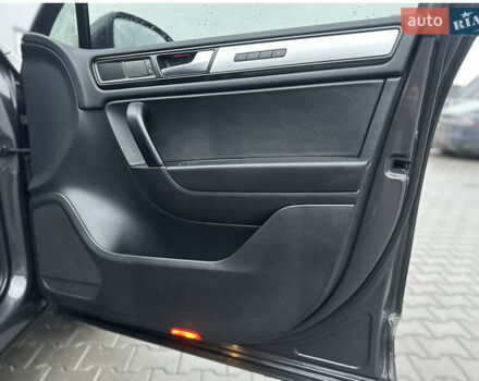 Сірий Фольксваген Туарег, об'ємом двигуна 3 л та пробігом 298 тис. км за 18500 $, фото 103 на Automoto.ua