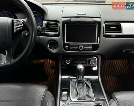 Серый Фольксваген Туарег, объемом двигателя 3 л и пробегом 260 тыс. км за 16700 $, фото 49 на Automoto.ua