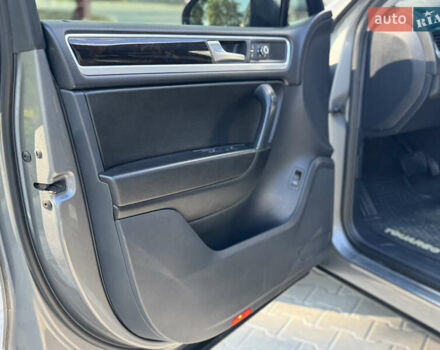 Сірий Фольксваген Туарег, об'ємом двигуна 2.97 л та пробігом 288 тис. км за 17700 $, фото 17 на Automoto.ua