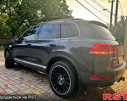 Серый Фольксваген Туарег, объемом двигателя 3 л и пробегом 130 тыс. км за 18000 $, фото 4 на Automoto.ua